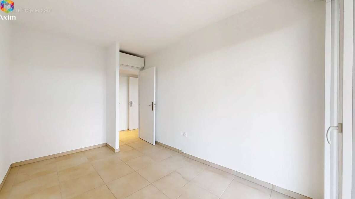 Appartement récent avec jardin, piscine et vue dégagée - photo 17