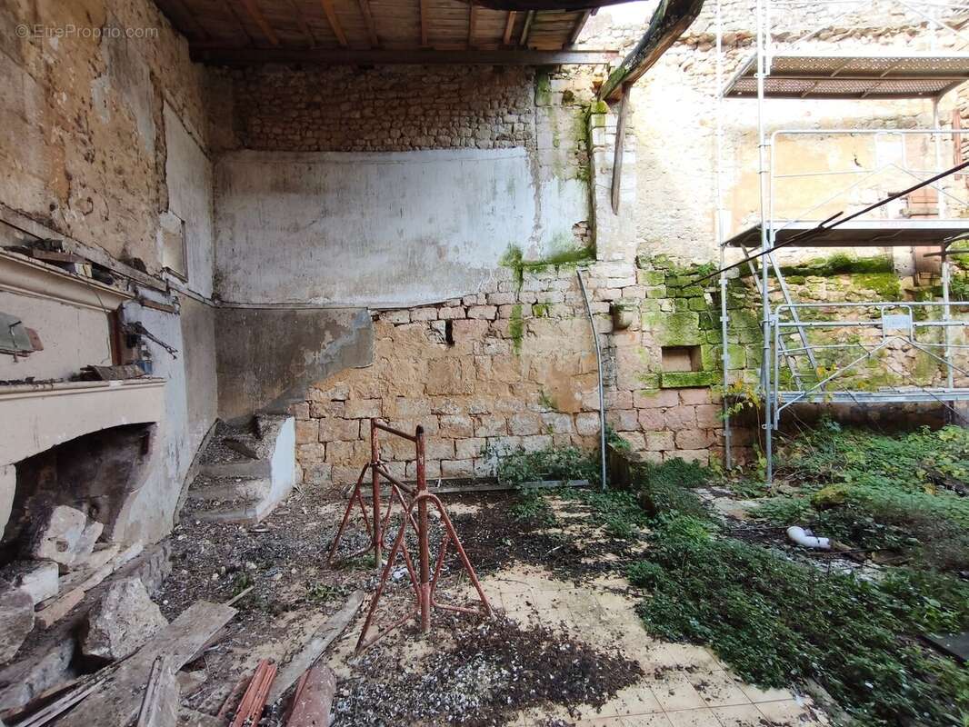 Maison 76 m² à Soyaux  - photo 292