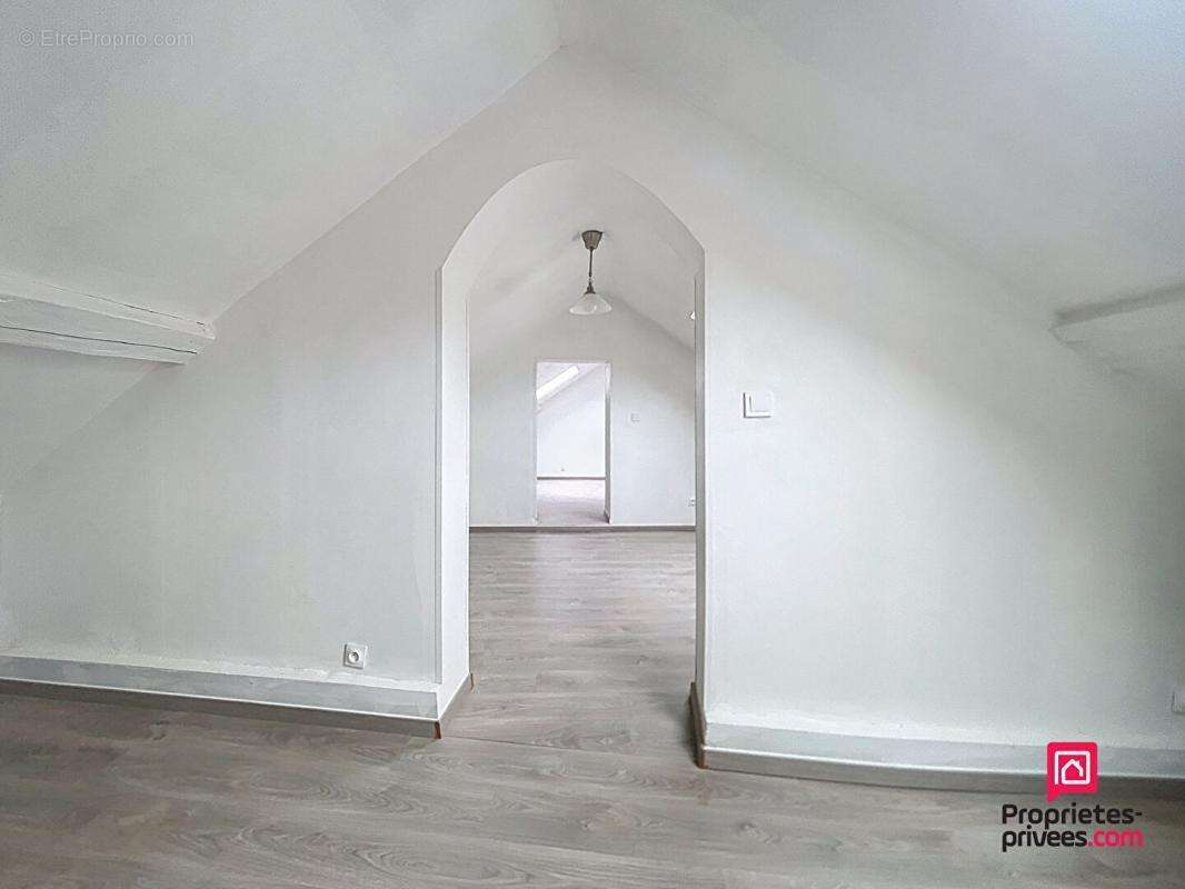 Maison à LE MELE-SUR-SARTHE