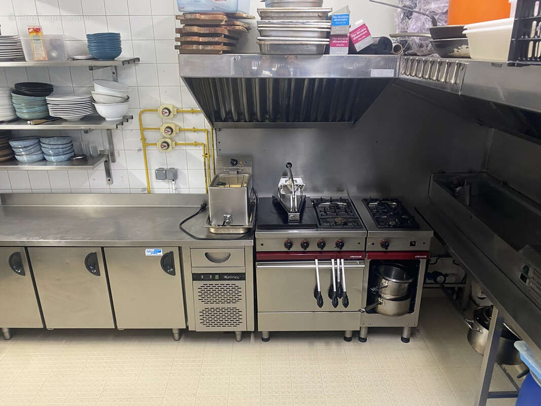 Commerce à SAINT-CYR-SUR-MER