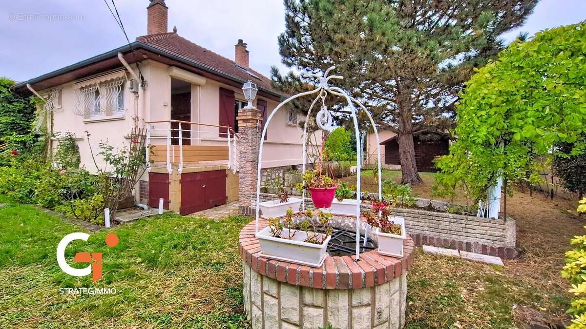 Maison à SAINT-ETIENNE-DU-ROUVRAY