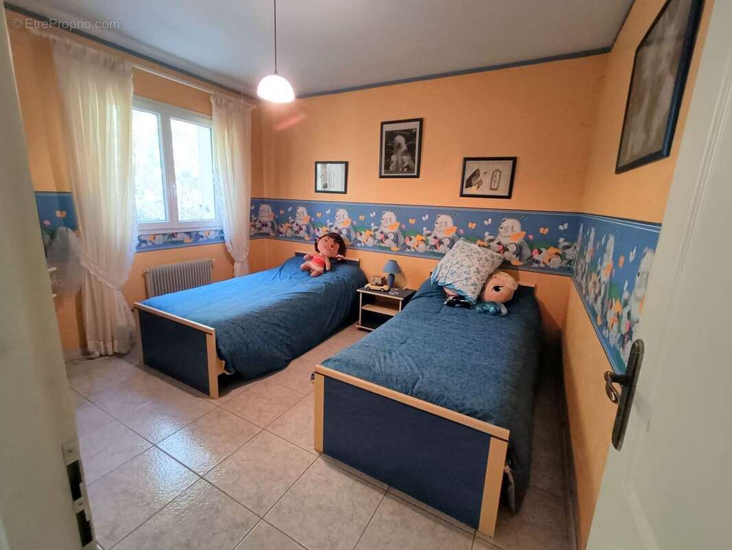 Maison 150 m² à Regusse  - photo 9