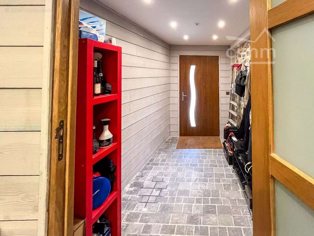 Appartement T4 de 120,16 m² - Entrée indépendante - Terrasse vue Chartreuse - dépendances - stationnement - photo 17