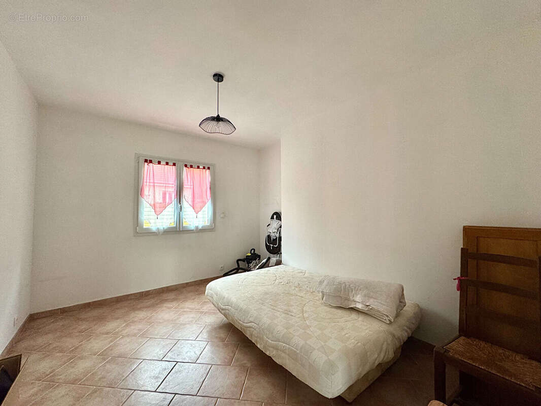 À VENDRE - Maison comtemporaine 5 pièces - 127 m2 avec piscine - photo 8