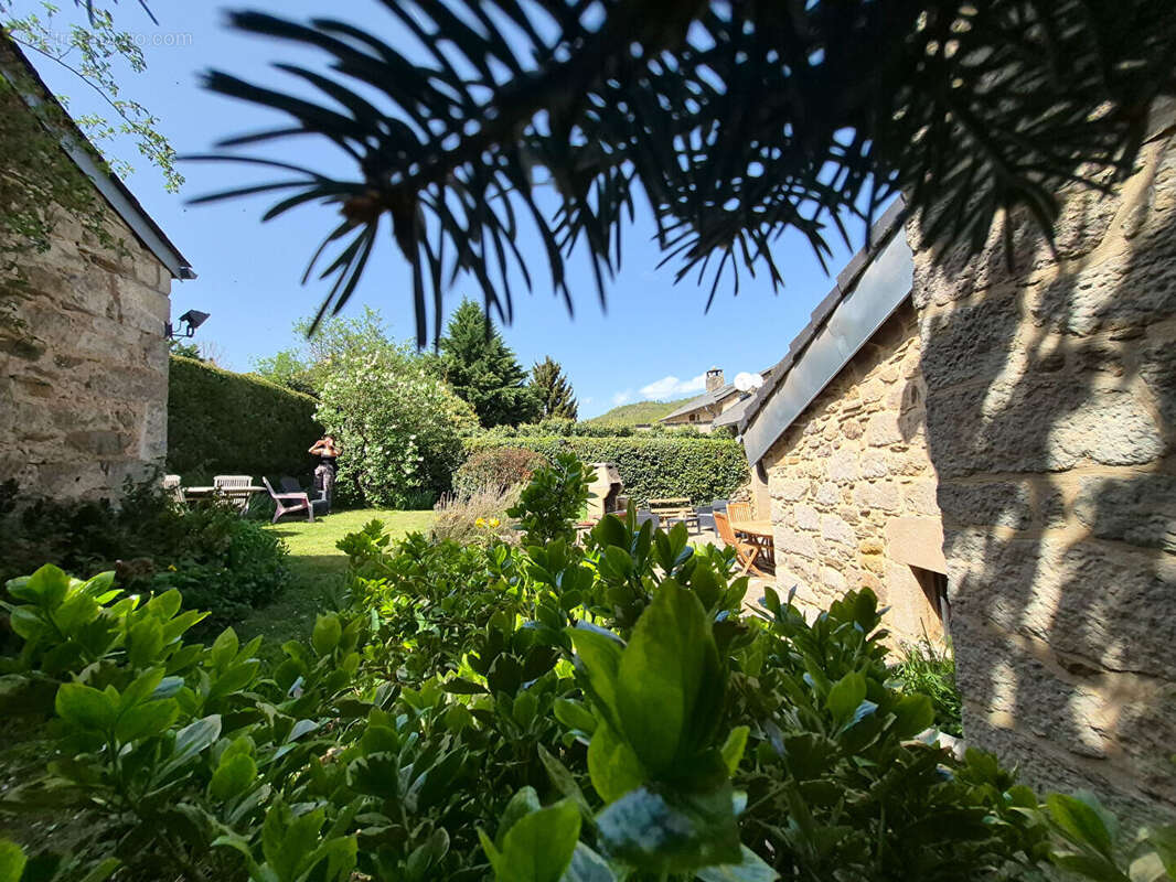 Maison à SAINT-BEAUZELY