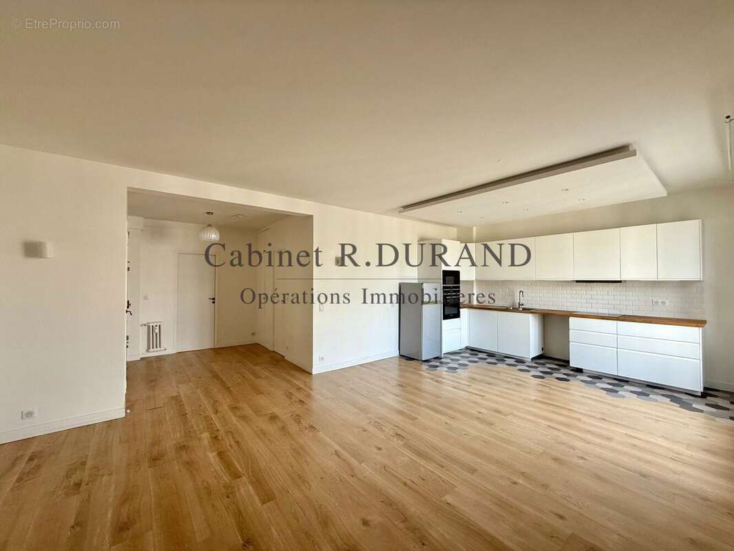 Appartement à COURBEVOIE