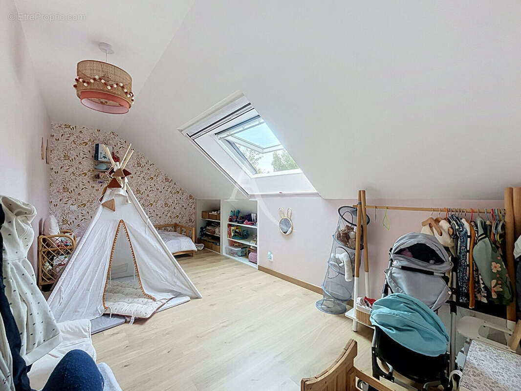 À vendre - Maison familiale avec vie de plain-pied à Combrée - Ombrée d'Anjou - photo 10