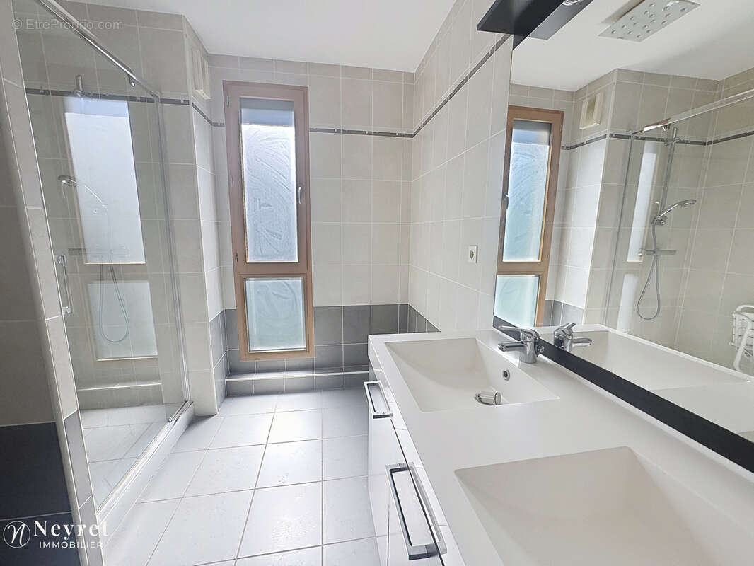 Appartement à SAINT-GENIS-LAVAL
