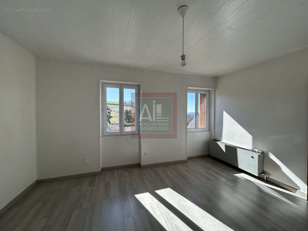 Immeuble de 3 appartement à Pradelles - photo 2