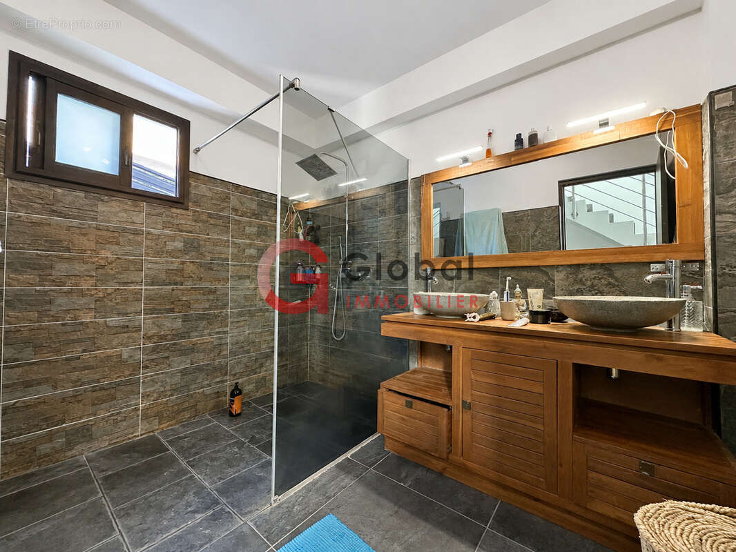 Maison 5 pièces avec piscine et vue mer, Saint-Leu - photo 11
