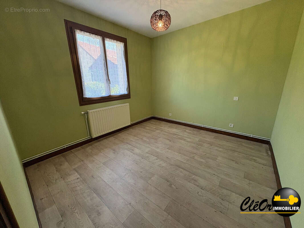 Maison à LA CHAPELLE-NAUDE