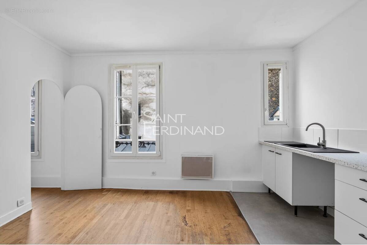 Appartement à PARIS-17E
