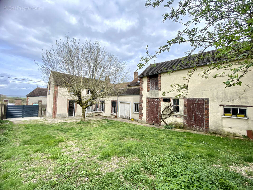 Maison à MONT-SAINT-SULPICE