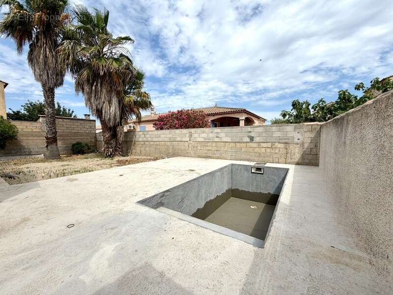Villa de plain-pied entierement renovee – piscine – garage – aigues-mortes - photo 11