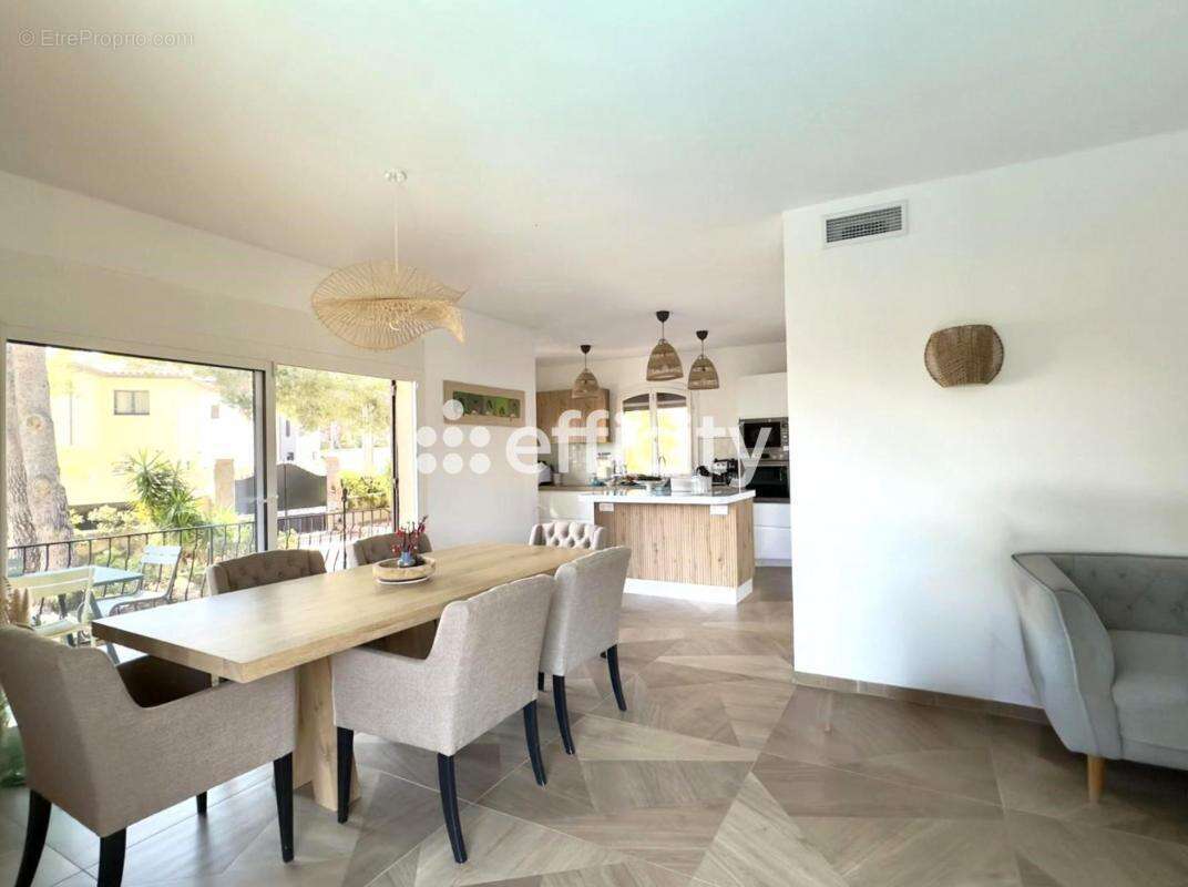 Maison à SAUSSET-LES-PINS