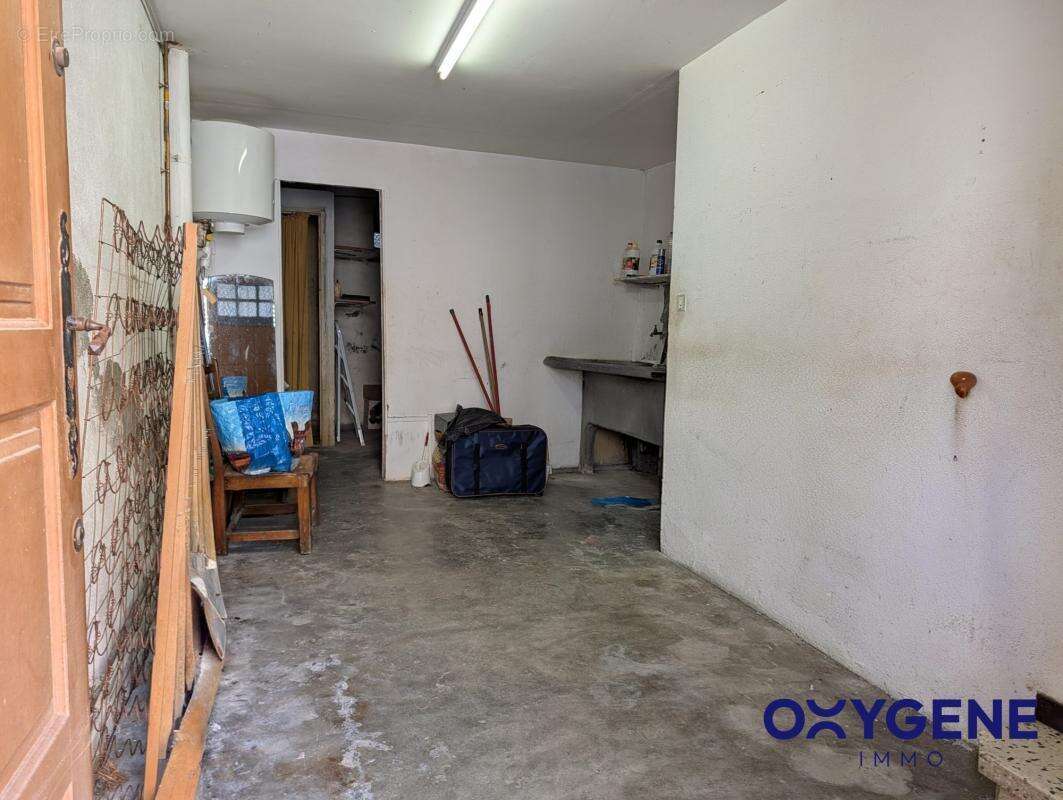 Maison à SAINT-LAURENT-DE-LA-SALANQUE