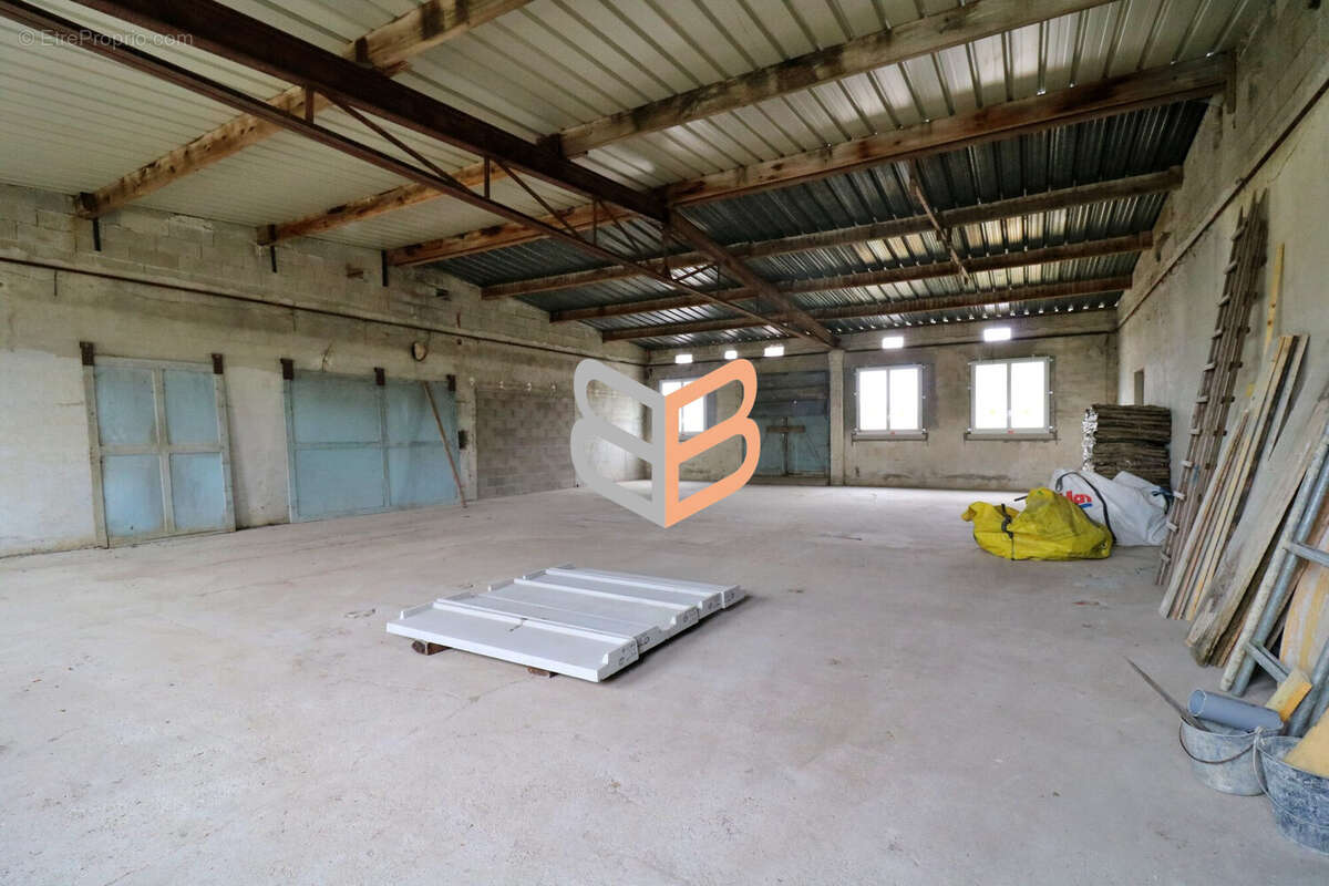 Commerce 984 m² à vendre à Montfaucon-D'argonne (55270) - photo 2