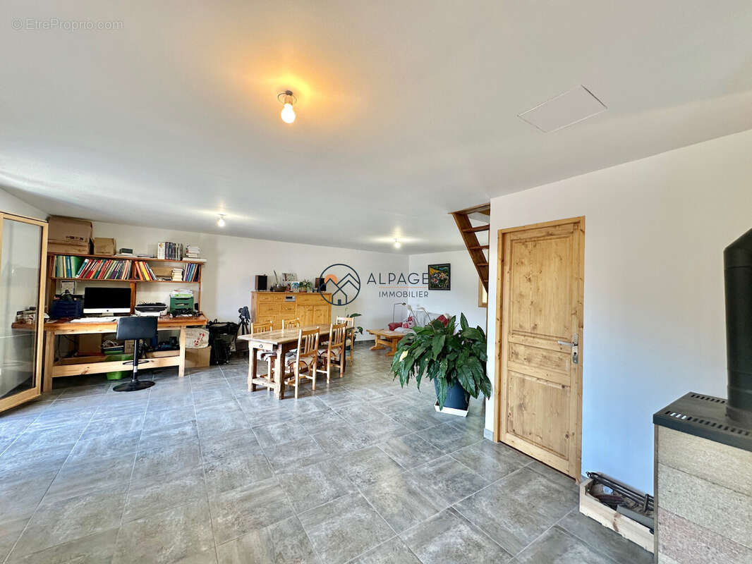 Maison 143 m² à Champcella  - photo 4