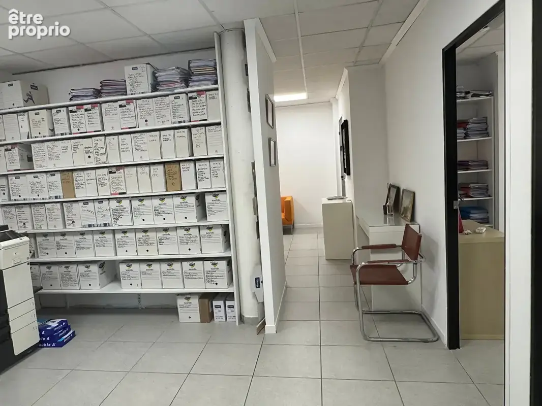 Bureaux 108m² eguilles - parking 275 000 - photo 11