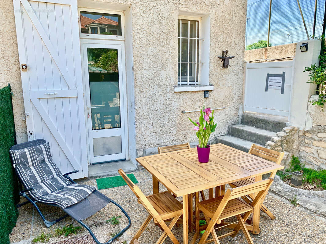 Villa rénovée divisée en 4 appartements à La Ciotat 50 m de la mer - photo 28