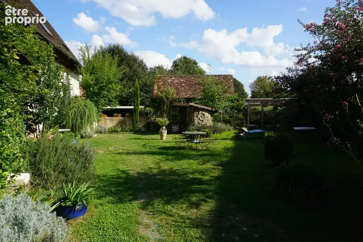 Charmante maison en pierre du XVIIe siècle située au coeur du paisible et pittoresque Périgord vert. - photo 5