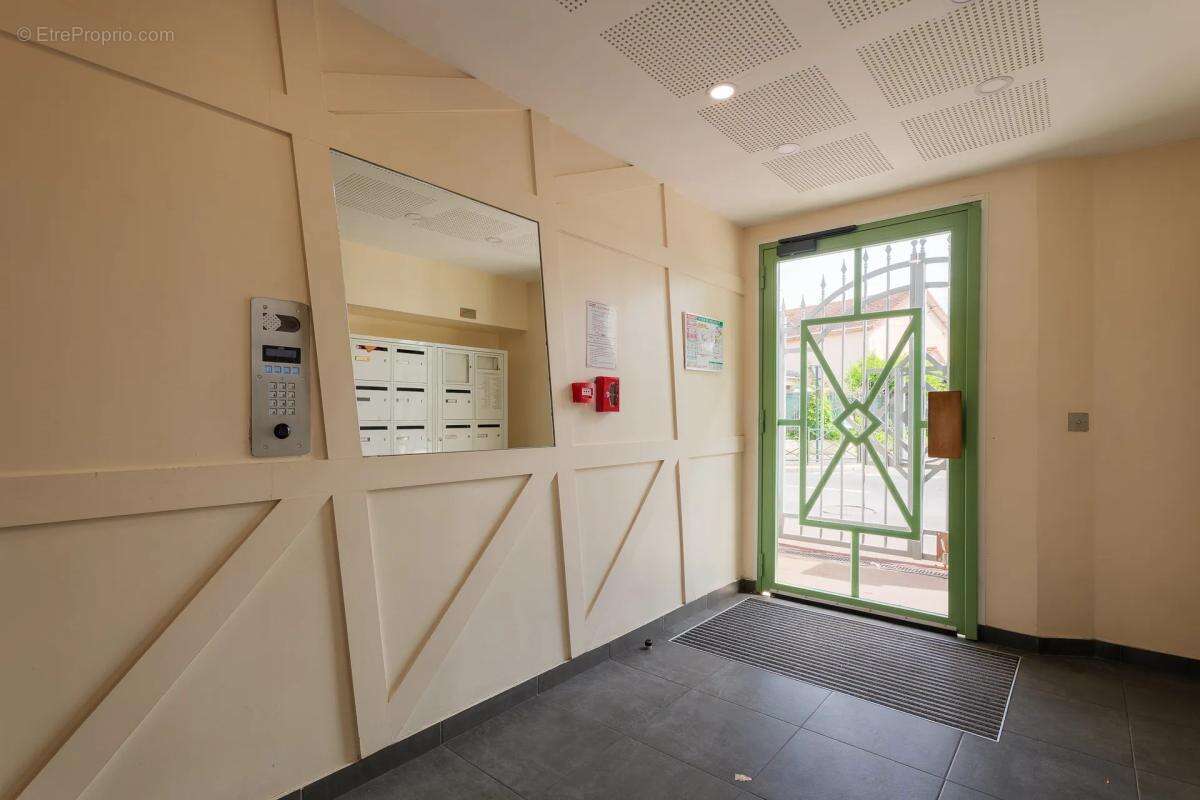 Appartement à LE BLANC-MESNIL