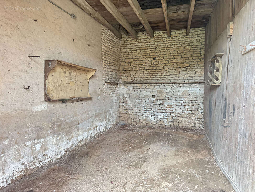 Maison à MOUZEUIL-SAINT-MARTIN