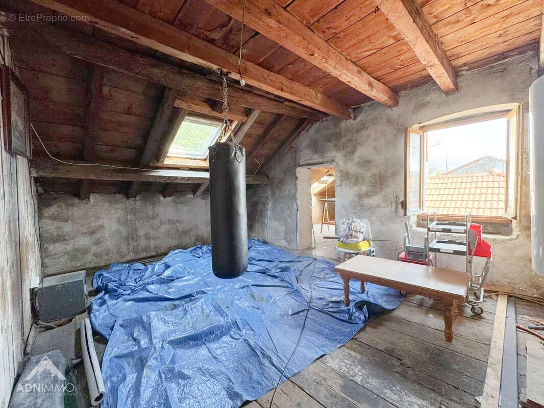 Appartement à COLLONGES