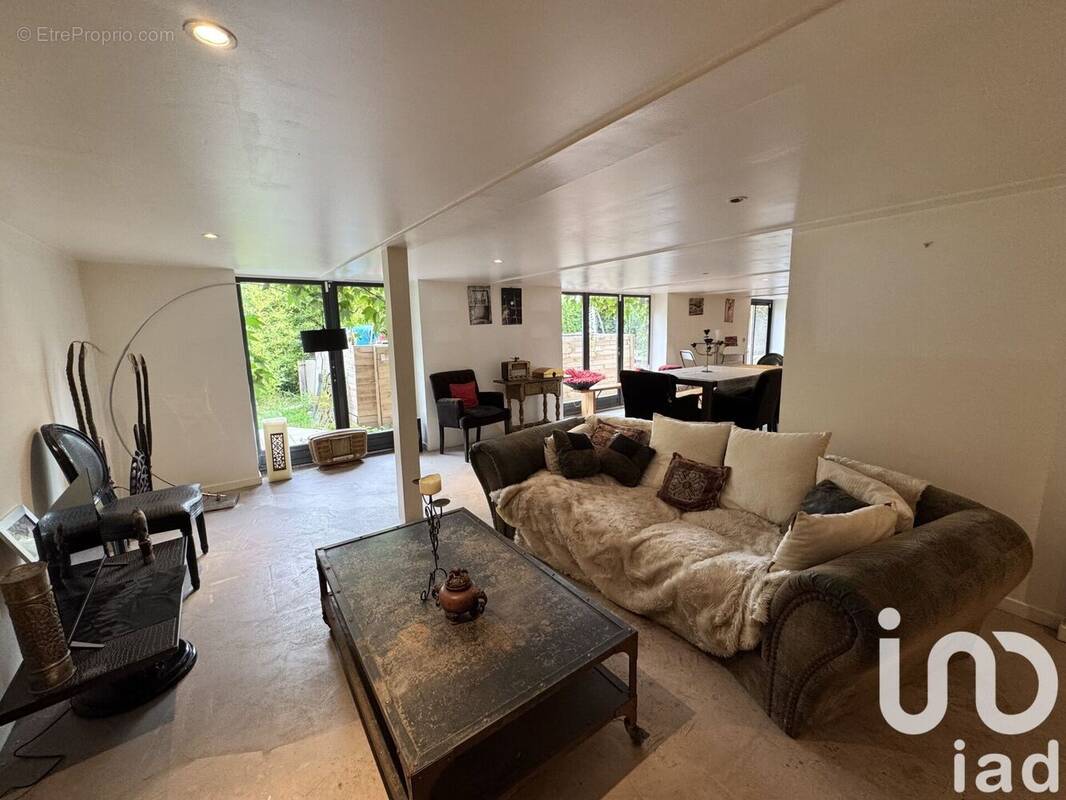 Photo 1 - Commerce à COGOLIN