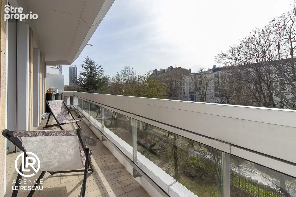 Appartement familial lumineux avec balcon en parfait état situé dans le quartier Pasteur - photo 3