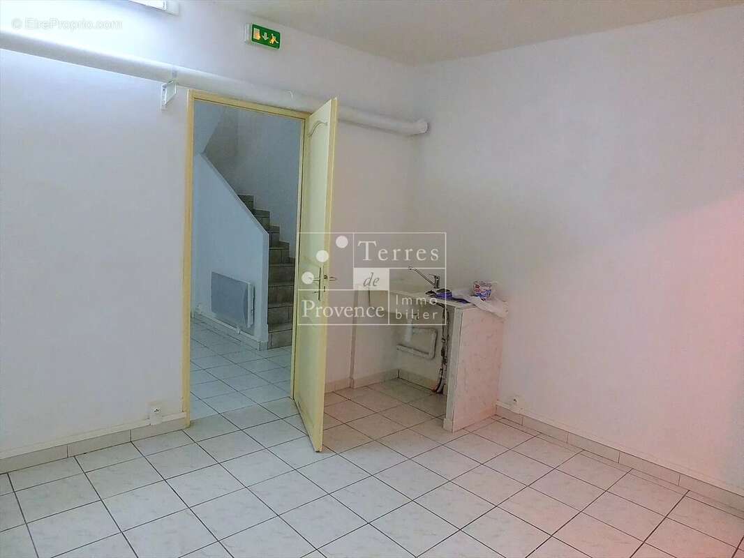 Commerce à SALERNES