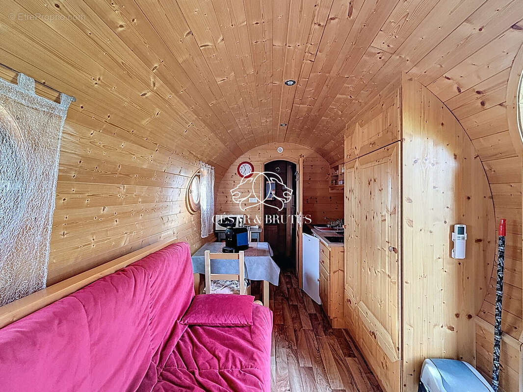 Maison à POUILLY-SOUS-CHARLIEU