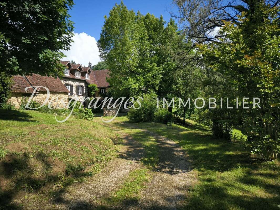 Maison 434 m² à Payzac  - photo 8