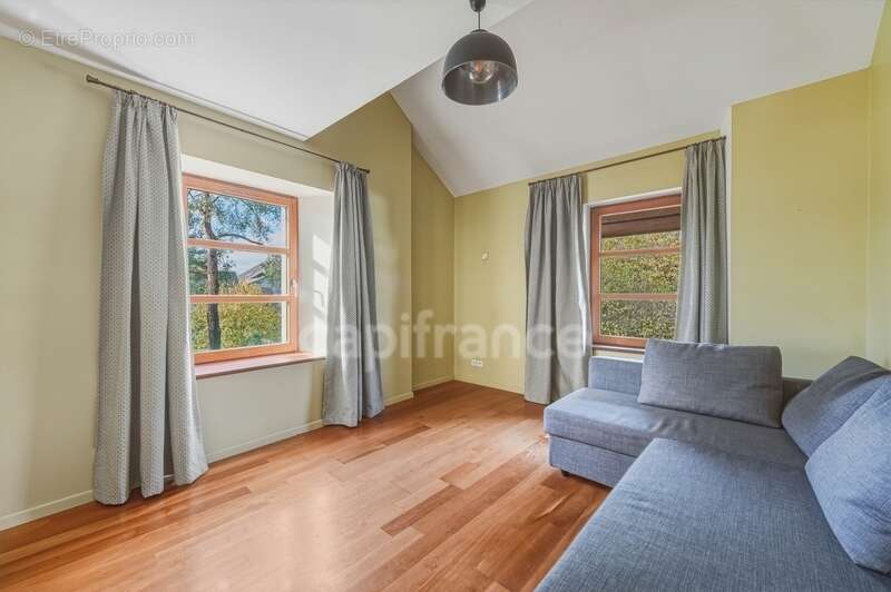 Maison à SAINT-GENIS-POUILLY