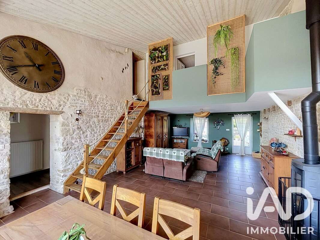 Maison 240 m² à Coulonges-Sur-L'autize  - photo 7