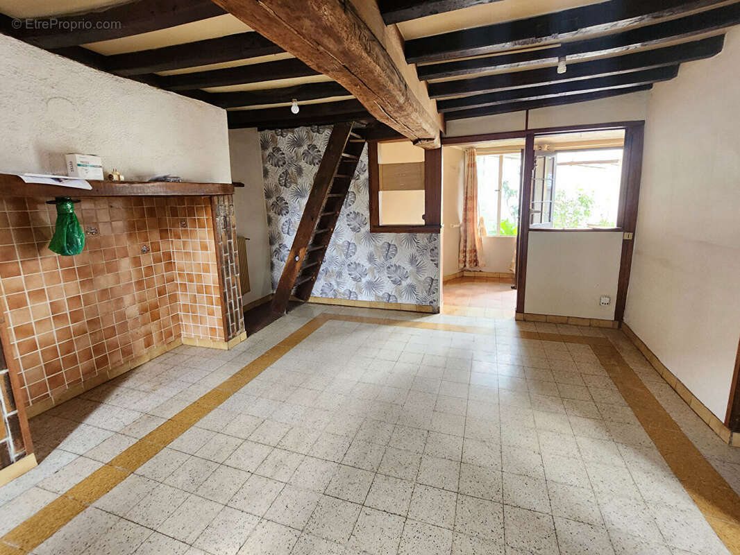 Maison à CREVECOEUR-LE-GRAND