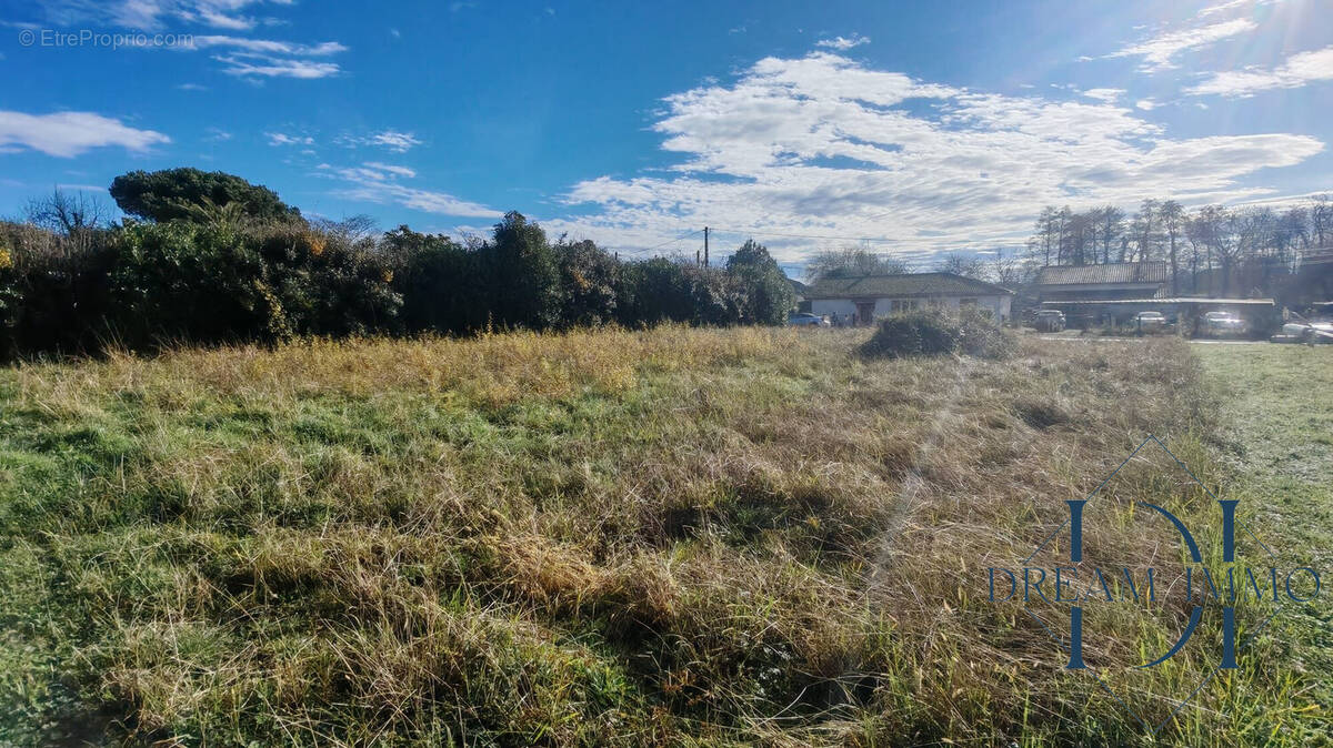 Terrain à SAINT-LON-LES-MINES