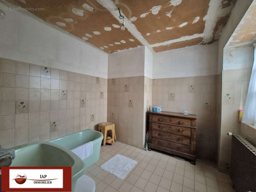 Maison ancienne de caractère avec dépendances - photo 10