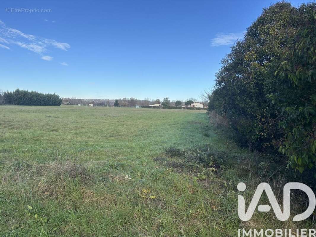 Photo 2 - Terrain à BARRY-D&#039;ISLEMADE