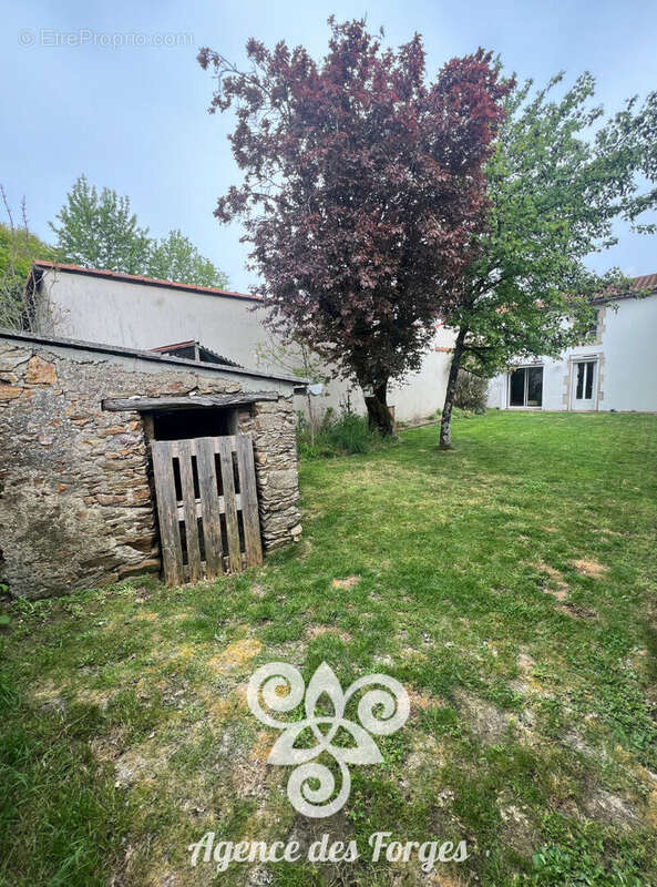 Maison à MOUZILLON