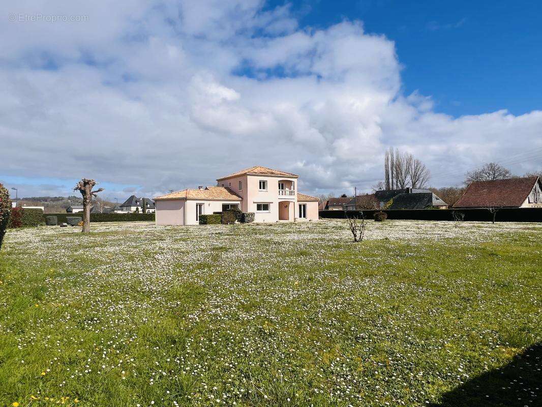 Maison à TERRASSON-LAVILLEDIEU