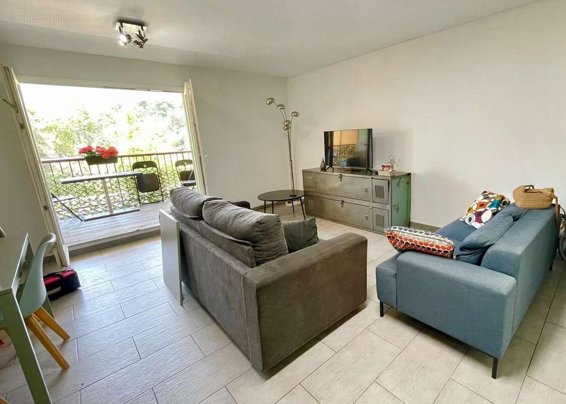 A vendre type 3 66 m2 dernier etage marseille 13013 - photo 2