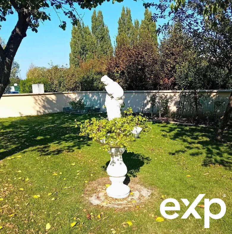 Maison à LES ECRENNES