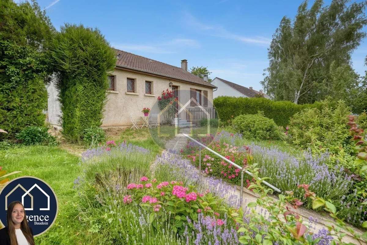 Maison à TREMBLAY-LES-VILLAGES