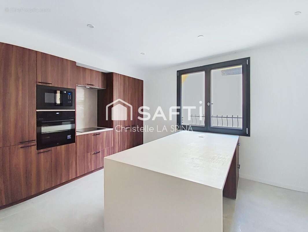 Photo 2 - Maison à REMOULINS