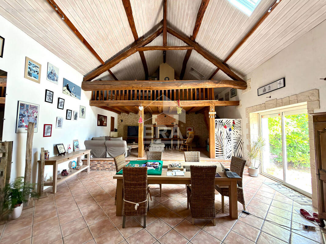 Maison à REMAUVILLE