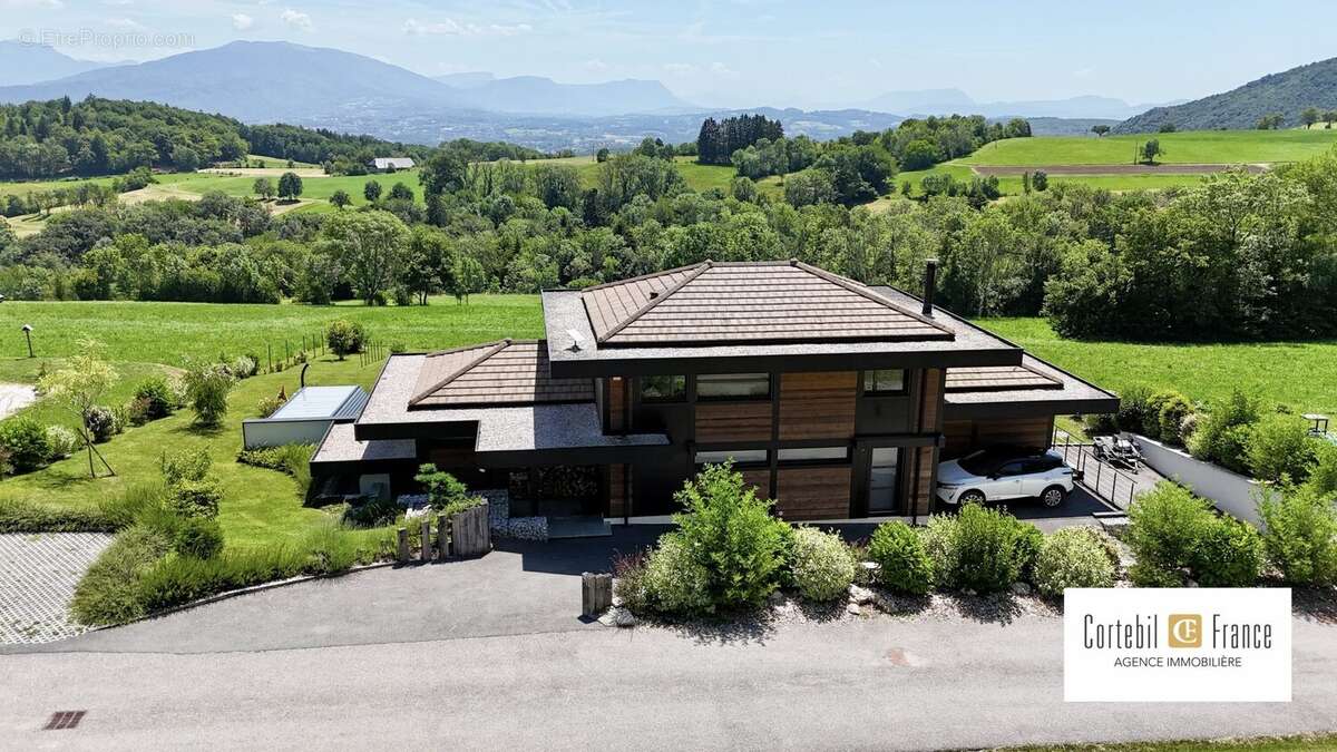 Maison à CUVAT