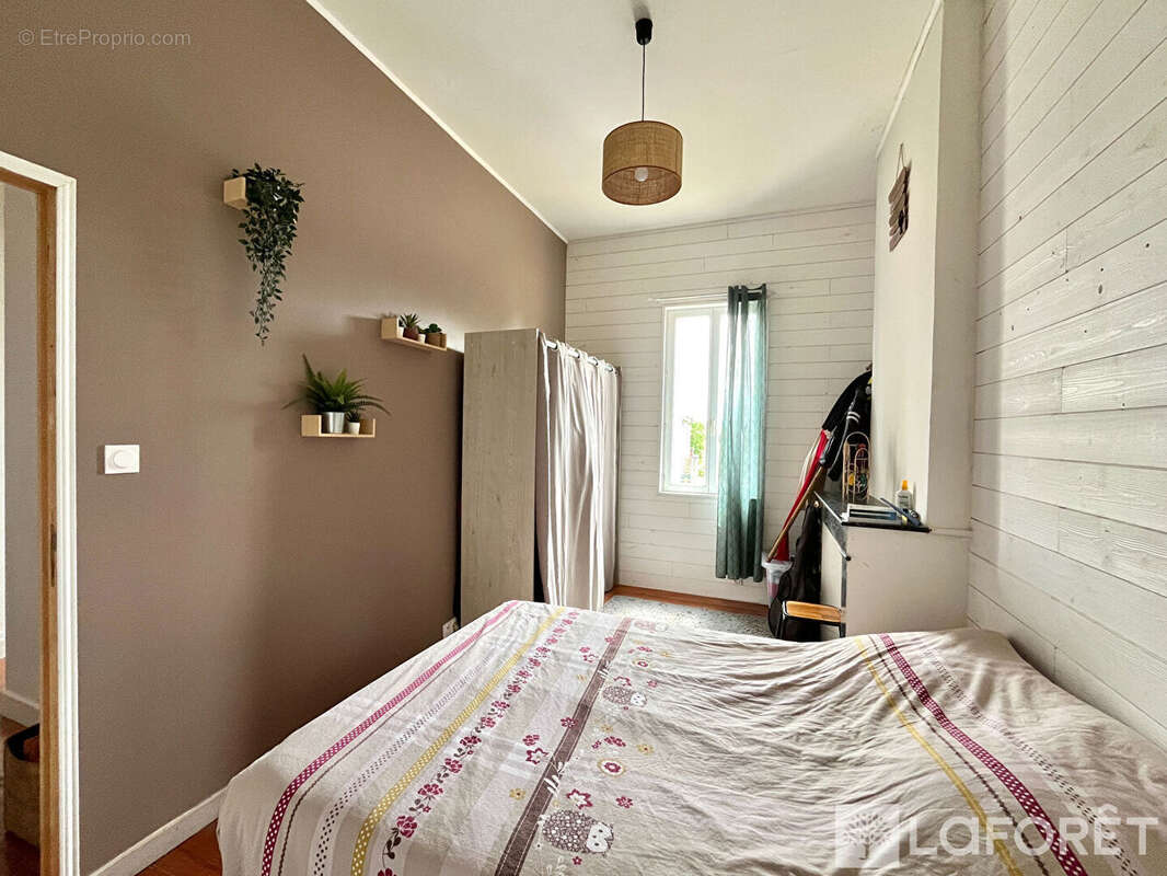 Maison en pierre Ambares Et Lagrave - 85 m2 - 3 chambres - photo 4