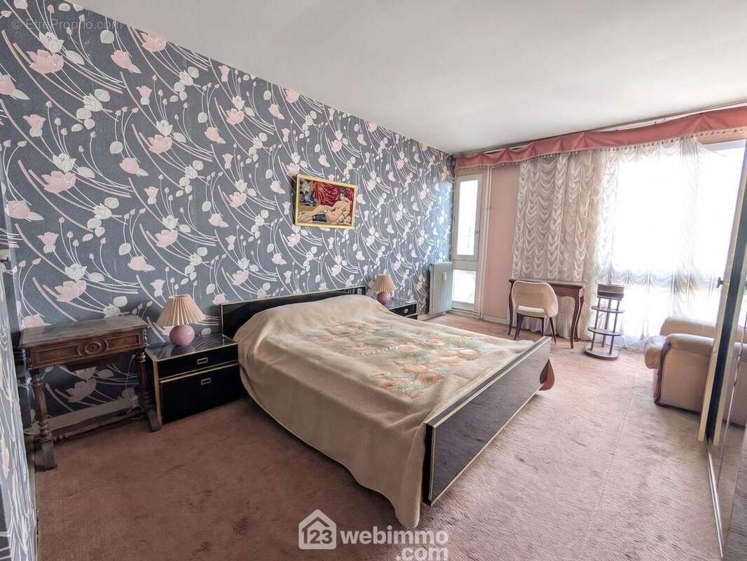 Au RDC une première grande chambre