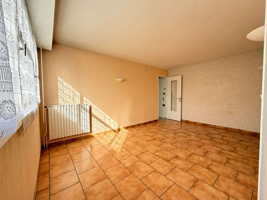 Appartement à MONT-SAINT-AIGNAN